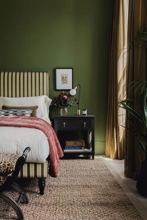 Stunning Green Bedroom Color Ideas To Freshen Up Your Space Green Black And White Bedroom, Forest Green Bedrooms, Green Bedroom Colors, Bedroom Color Ideas, Mint Green Bedroom, Olive Green Bedrooms, Black And White Bedroom, Best Bedroom Colors, Sage Green Bedroom