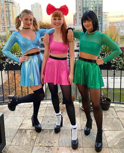 Powerpuff Kızları, Powerpuff Girls Costume, Trio Costumes, Costume Carnaval, Best Celebrity Halloween Costumes, Cute Group Halloween Costumes, Matching Halloween Costumes, Celebrity Costumes, Costume Disney