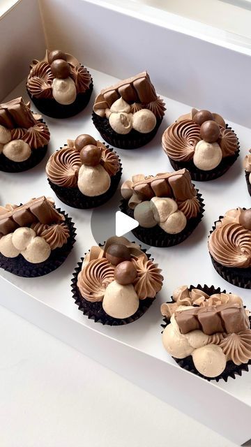 Sweet Cravings on Instagram: "Behind the scene 🎬🎬
.
.
Chocolate cupcakes with a chocolate ganache centre and swiss buttercream 
.
.
Piping tips: Wilton 1M, JEM 2ES and Ø12MM
.
.
Packaging @bakeboxesuk 
.
.
#sweetcravingsforever #chocolatecupcakes #chocolate #chocolatelover #chocolatedessert #cupcakes #cupcake #cupcakeart #cupcakestyles #cupcakeideas #cupcakedesign #cupcakedecorating #cupcakegift #cupcakegiftbox #dessert #desserts #dessertideas #desserttime #bakedwithlove #bakersgonnabake #behindthescenes #bts #decoratewithme #tutorial #tutorials #cupcaketutorials #cupcakereels #cupcakevideo #pipingvideo #artofbaking" Wilton 1m, Buttercream Piping, Cupcake Videos, Swiss Buttercream, Cupcake Tutorial, Cupcake Gift, Bakers Gonna Bake, Cupcake Art, Sweet Cravings