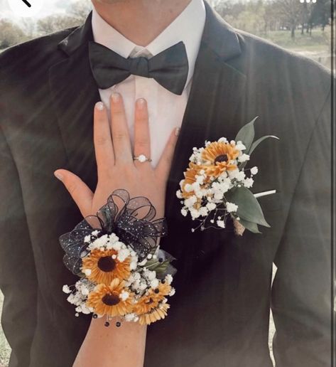 Country Corsage And Boutonniere, Bouttoniers Prom, Flowers For Black Dress Prom, Flowers For Prom Wrist Corsage, Sunflower Corsage And Boutonniere, Bouteniers And Corsages Prom, Sunflower Corsage Prom, Sunflower Corsage Wedding, Unique Corsages For Prom