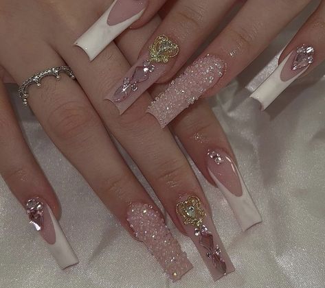 Champagne Pink Nails For Prom, Rose Gold And Gold Nails, Quinceanera Rose Gold Nails, Blush Gold Nails, Rise Gold Nails, Pink And Gold Acrylics, Pink And Gold Quince Nails, Quince After Party Dress, Gold And Pink Nails Acrylic