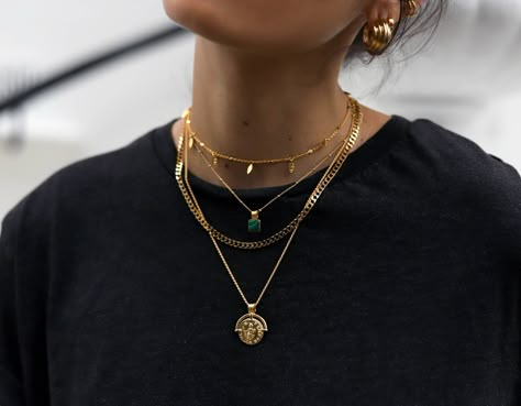 Missoma Jewellery, Womens Diamond Necklace, Malachite Necklace, Dope Jewelry, Jewelry Aesthetic, 가을 패션, Coin Necklace, Metal Pendant, Jewelry Inspo