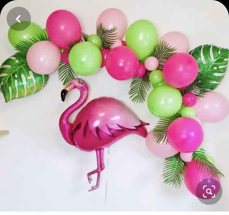 Flamingo Themed Party Backdrop, Balloon Flamingo, Flamingo Balloon Garland, Flamingo Birthday Decorations, Present Table, Flamingo Bachelorette, Flamingo Balloons, Balloon Arch Diy, Pink Flamingo Party