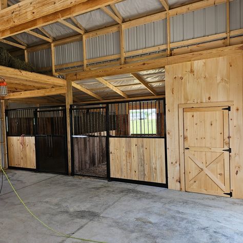 Barn Stall Ideas, Tack Closet, Barn Loft Ideas, Tack Room Ideas, Barn Organization Ideas, Horse Feed Room, Rescue Farm, Small Horse Barn, Feed Room