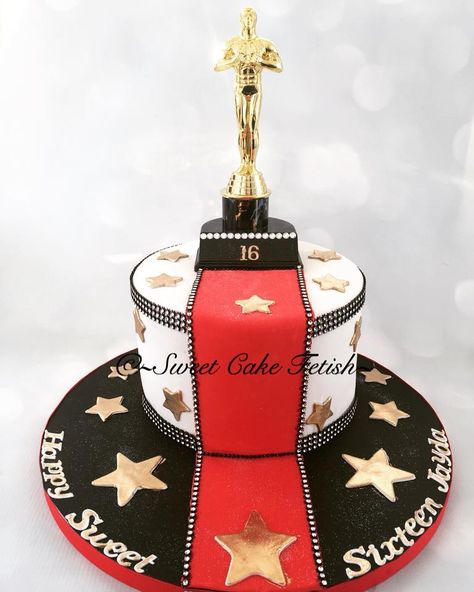 Red Carpet Birthday Cake, Hollywood Party Cake, Hollywood Theme Cake, Movie Theme Cake, Sweet Sixteen Themes, Glamour Cake, Cake Website, Oscar Theme, Hollywood Cake