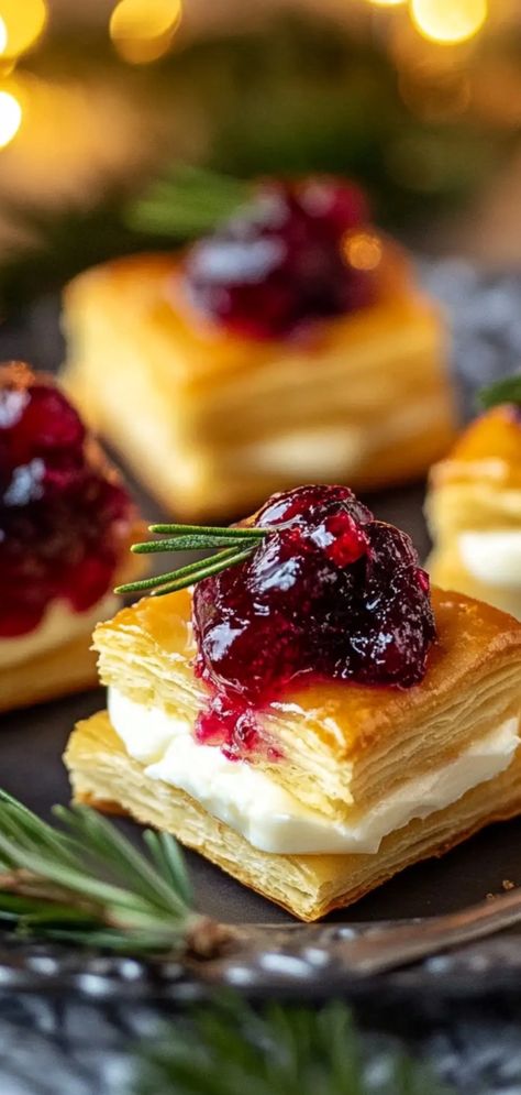 Cranberry Brie Bites: Easy and Elegant Holiday Appetizers - Recipes Time Cranberry Brie Bites, Cranberry Brie, Holiday Appetizers Recipes, Brie Bites, Appetizers Recipes, Holiday Appetizers, Brie, Appetizer Recipes, Cranberry