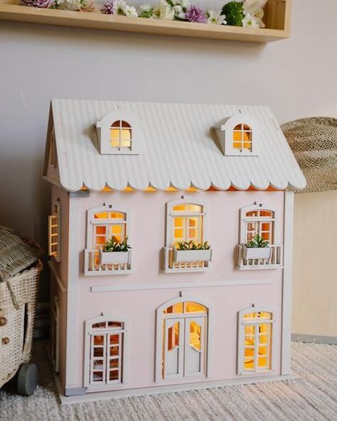 All Posts • Instagram Diy Small Doll House, Dollhouse Interior Ideas, House Bookshelf, Homemade Dollhouse, French Doll House, Playhouse Ideas, Vintage Kids Room, Dollhouse Inspiration, Toddler Bedroom