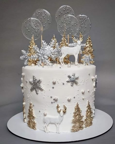 White Christmas Cake, Tårta Design, Winter Torte, Easy Christmas Cake Recipe, Reindeer Cakes, Winter Wonderland Cake, Christmas Themed Cake, Snowflake Cake, Christmas Cake Designs