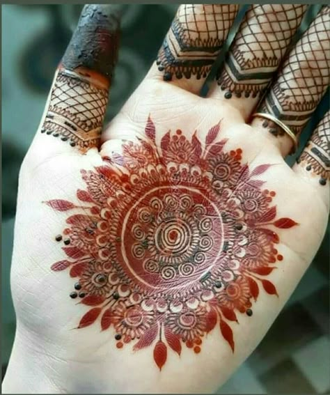 Full Hand Round Mehndi Designs, Trend Videos, Round Mehndi Design, Friend Questions, Eid Mehndi, Designs Mehndi, Black Smokey, Mehndi Designs Bridal Hands, Rose Mehndi Designs