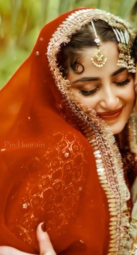 Maharani Aesthetic, Sajal Ali Wedding, Ahad Sajal, Bride Essentials, Hijabi Bride, Sajal Ahad, Sajjal Ali, Zayn Malik Hairstyle, Hijabi Brides