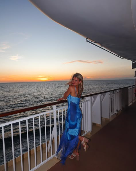 my favorite sunsets are always at sea 🌊🫶💃🛳️🤍 #CruiseNorwegian Cruise Instagram Story, Cruise Photos Ideas, Cruise Photo Ideas Instagram, Cruise Pics Ideas, Cruise Instagram Pictures, Cruise Aesthetic Pics, Cruise Dinner Outfit, Cruise Inspo Pics, Summer Vacation Pictures