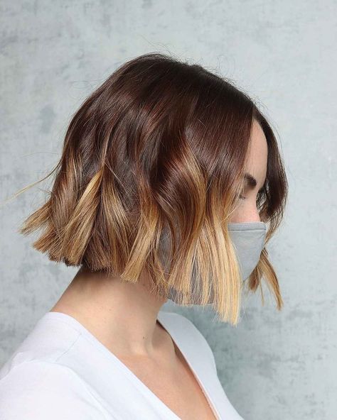 These are The 93 Hottest Hair Color Ideas of 2024 Dip Dye Hair Brunette, Haircuts For Brunettes, Shorter Hair Styles, Styling Hairstyles, Under Hair Dye, Dimensional Hair Color, Hot Hairstyles, New Hair Look, Bob Hair Color