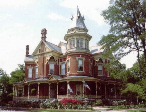 Old Mansions For Sale, Abandoned Mansion, Manhattan Apartment, Little Rock Arkansas, Old Mansions, Victorian Mansions, Mansions For Sale, Grand Homes, The Empress