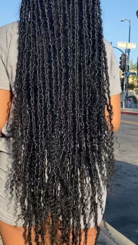 African Hair Braids, Girl Braided Hairstyles, Faux Locs Hairstyles, Box Braids Hairstyles For Black Women, Radiate Confidence, Braids Hairstyles Pictures, Twist Braid Hairstyles, Protective Hairstyles Braids, Braids Locs