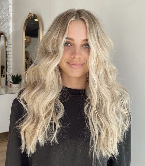 Very Blonde With Shadow Root, Bright Blonde With Shadow Root, Bright Lived In Blonde, Platinum Blonde Hair With Shadow Root, Root Shadow Blonde, Blonde 2024, Blonde Foils, Blonde Hair Goals, Blonde Hair With Roots