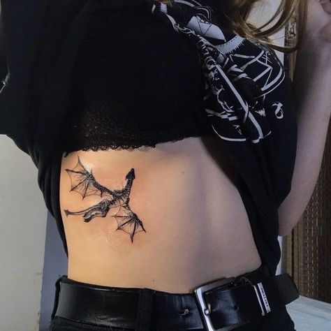 40 Aesthetic, Bookish Tattoos, Dragon Tattoo For Women, Muster Tattoos, Stylist Tattoos, Dragon Tattoo Designs, Discreet Tattoos, Subtle Tattoos, Aesthetic Tattoo