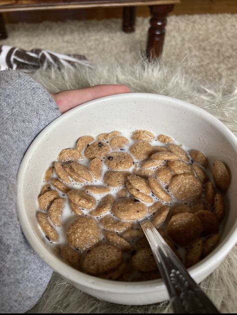 Breakfast Cereal Aesthetic, Morning Cookies, Cereal Aesthetic, Cookies Cereal, Cookie Cereal, Cereal With Milk, Cookie Crisp Cereal, Cereal Breakfast, Cereal Cookies