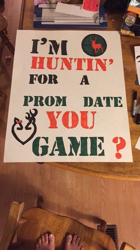 Prom Proposal Ideas, Sadie Hawkins Proposals, Creative Prom Proposal Ideas, Sadies Proposal, Prom Invites, Country Prom, School Dance Ideas, Prom Posters, Cute Homecoming Proposals