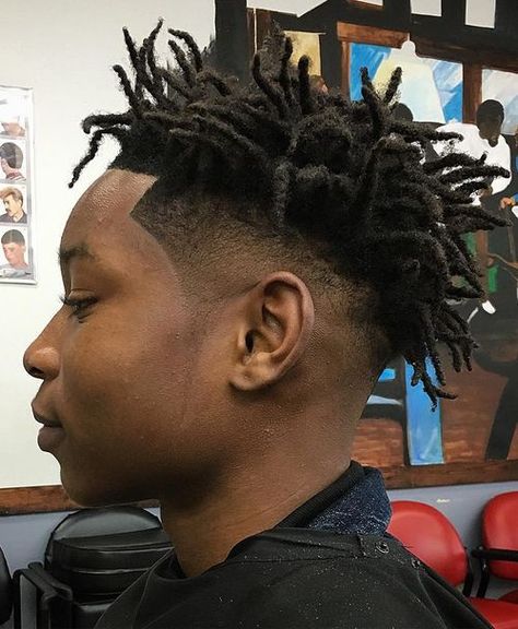 short dreadlocks with undercut Freeform Dreads, Mens Dreadlock Styles, Natural Haircuts, Dreadlocks Styles, Dreadlocks Men, Dread Hairstyles For Men, Blonde Dreadlocks, Short Dreads, Afro Natural