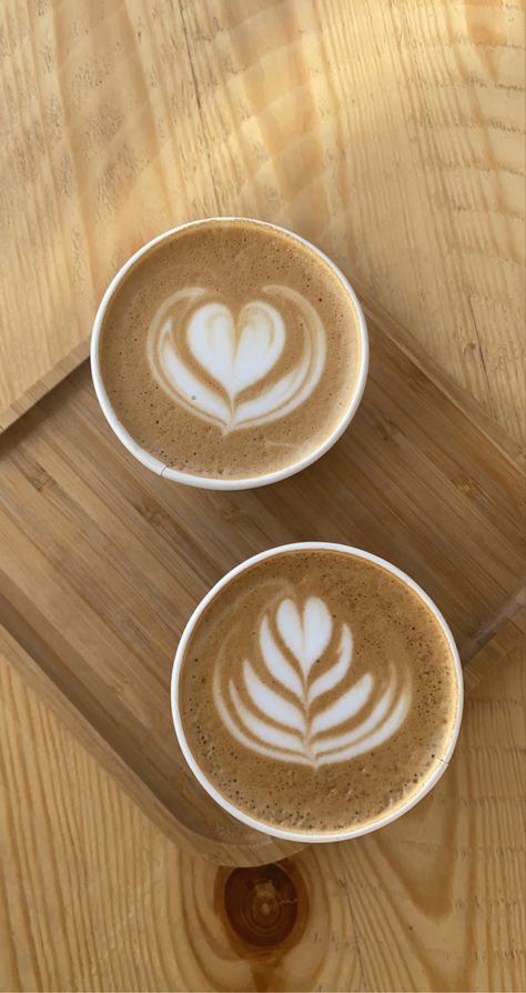 Coffee Latte Art, Coffee Barista, Coffee Wallpaper, Sweet Coffee, Coffee Obsession, Coffee Pictures, Cafe Latte, Coffee Photography, Aesthetic Coffee