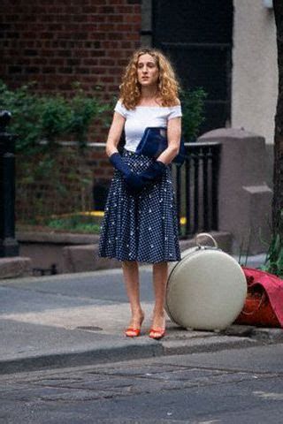 Sarah Jessica Parker Style, Carrie And Big, Sara Jessica Parker, Carrie Bradshaw Outfits, Carrie Bradshaw Style, Midi Outfits, Classy Streetwear, Dolce And Gabbana Blue, City Outfits