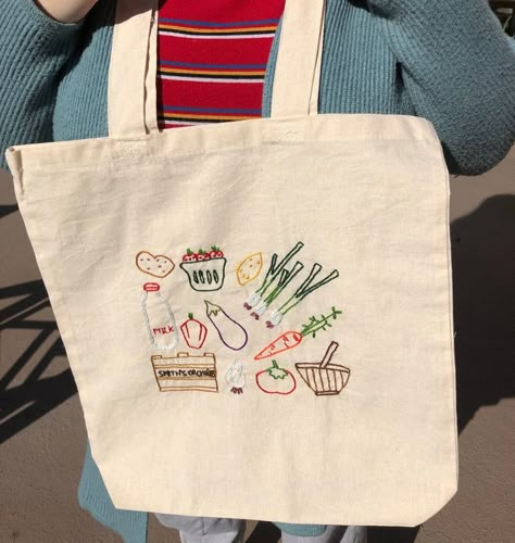 Embroidered Tote Bag Ideas, Designs For Tote Bags, Embroidered Totes, Handpainted Tote Bags, Grocery Tote Bag, Diy Bag Designs, Painted Tote, Embroidered Tote Bag, Embroidered Tote