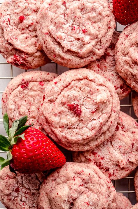 Strawberry Cookies Recipes, Strawberry Cookies From Scratch, Strawberry Cookie Recipe, Best Strawberry Cake Recipe, Cookies Strawberry, Strawberry Sugar Cookies, Recipes Strawberry, Strawberry Sugar, Strawberry Bread