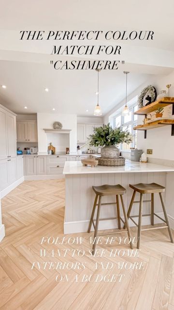 Diy Kitchens Cashmere, Wren Cashmere Kitchen, Small Kitchen Colour Schemes, Cashmere Kitchen Colour Scheme, Kitchen Cashmere, Cashmere Gloss Kitchen, Warm Kitchen Colors, Cashmere Kitchen, Howdens Kitchens