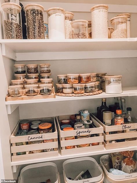 Mum's mesmerised by woman's incredibly organised kitchen drawer - | Daily Mail Online Organised Kitchen, Pantry Organization Hacks, Kitchen Cupboard Organization, Pantry Organisation, Pantry Remodel, House Organisation, Deco Studio, Kitchen Pantry Storage, Kitchen Organization Pantry