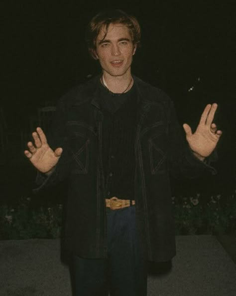 Robert Pattinson 2000s, Older Actresses, Robert Pattinson Twilight, Twilight Funny, Robert P, Twilight Edward, Twilight Photos, Cedric Diggory, Edward Cullen