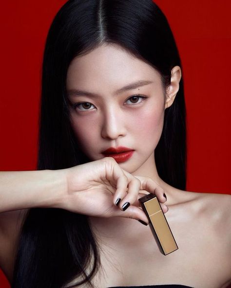 Jennie Hera, Jennie Chanel, Perfect Red Lips, Mask Makeup, Pink Charm, Makeup Salon, All Eyes On Me, Brow Makeup, Eyebrow Makeup