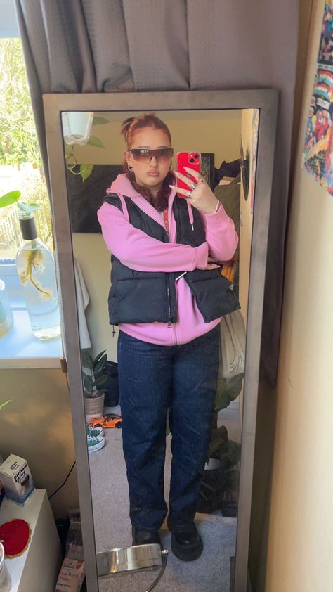 Y2k, hoodie outfit, urban outfitters, jeans, pink, puffer coat, gilet, cute outfit, 2000s Y2k Hoodie Outfit, Gilet Outfit, Pink Puffer Coat, Urban Outfitters Jeans, Y2k Hoodie, Hoodie Outfit, Cute Outfit, Pink Hoodie, Puffer Coat