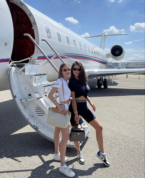 Plane Flights, Private Airplane, Flying Private, Fly Private, Jet Airlines, Personal Jet, Private Jet Travel, Social Media Specialist, Pilot Uniform