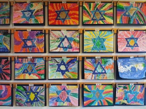 Magen David Yom Haatzmaut Crafts, Classroom Displays Secondary, Synagogue Interior, Yom Haatzmaut, David Painting, Family Art Projects, Jewish Crafts, Hanukkah Crafts, Hebrew Lessons