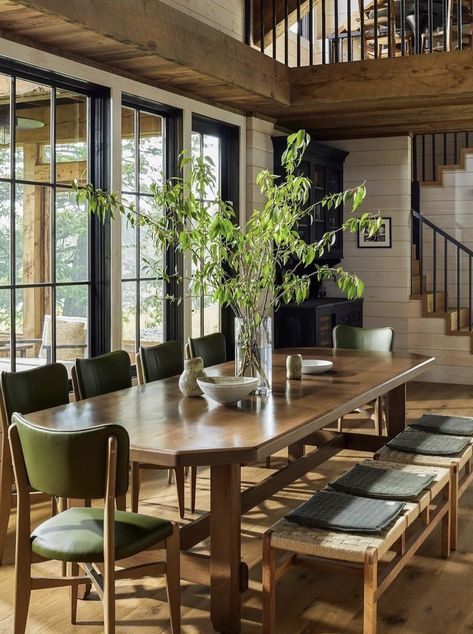 Beautiful Montana home! Love the inviting and warm feel! And those wood beams. 😍😍😍
So pretty.
Design @kyleeshintaffer
📷 @ericpiasecki Cozy Dining Area, Mountain House Design, Mountain Dream Homes, Loft Area, Dining Room Interior, Montana Homes, Dining Room Windows, Log Cabin Decor, Modern Rustic Homes