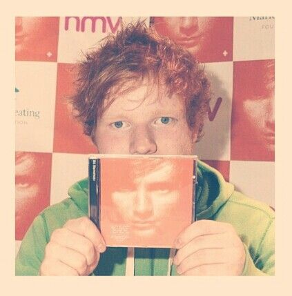 Baby awwww (: xxxx. Give Me Love, Castle On The Hill, Green Hoodie, Ed Sheeran, Debut Album, Singer Songwriter, Songwriting, Happy Birthday, In This Moment