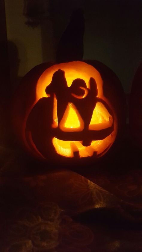 Snoopy carving Pumpkin Carving Ideas Snoppy, Sailboat Pumpkin Carving, Snoopy Carved Pumpkin, Snoopy Jack O Lantern, Pumpkin Carving Ideas Snoopy, Pumpkin Carving Snoopy, Pumpkin Carving Cartoon, Pumpkin Carving Ideas Characters, Easy Disney Pumpkin Carving