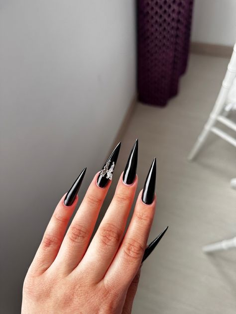 #black #nails #nailsofinstagram #nailsdesign #blacknails Spikey Nails, Nails Inspo, Nails Nails, Black Nails, Nail Inspo, Nail Designs, Nails, Black