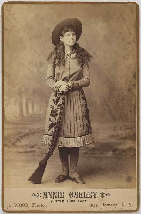 Annie Oakley was the princess of the Wild West show. Annie Oakley Costume, David Hinds, Old West Photos, Wild West Show, Annie Oakley, Wilde Westen, Buffalo Bill, Ray Ban Wayfarer, Vintage Cowgirl