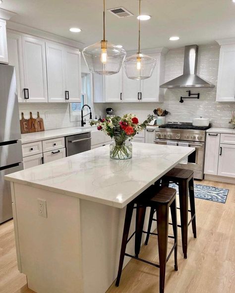 R&E Cabinetry and Design on Instagram: “Before & After pictures tell a story without words, beautiful two-pictures story 🥰 #kitchendesign #kitchencabinets #kitchenremodel…” Fancy Kitchen Decor, Kitchen Decor Collections, House Flip, Budget Kitchen Remodel, Fancy Kitchens, Diy Kitchen Renovation, New Kitchen Cabinets, Kitchen Remodeling Projects, Kitchen Remodel Idea