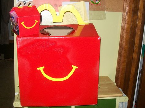 Happy Meal Costume Happy Meal Costume, Happy Meal Box, Box Costumes, Happy Meal Mcdonalds, Dress Up Day, Dress Up Costumes, Group Halloween Costumes, Happy Meal, Diy Valentines Gifts