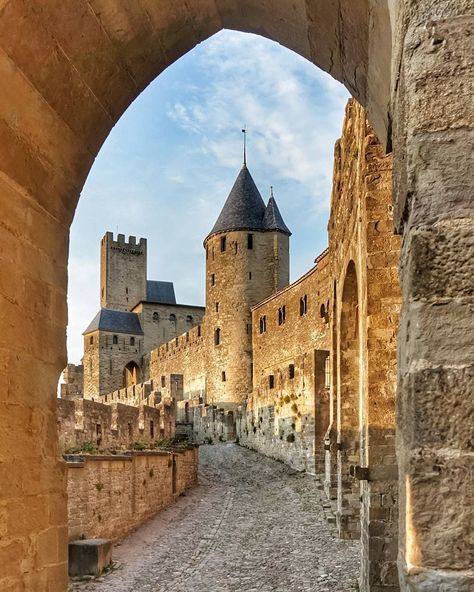 Beautiful Castles of the World on Instagram: “Tag #castellidelmondo 🌻🌿🌺📷@markvzquez  Location 🏰#carcassonne #france Pic chosen by Admin @salvatorevatrano 😎 #castle #chateaux #burgen…” Castles Of The World, Carcassonne France, European Bucket List, Canal Du Midi, France Aesthetic, European Castles, Visit France, Beautiful Castles, Paris Travel