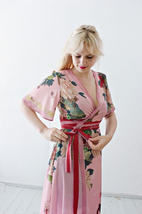 Diy Wrap Dress Pattern, Wrap Dresses Diy, Diy Wrap Dress, Robe Diy, Wrap Dress Sewing Patterns, Simple Dress Pattern, Wrap Dress Pattern, Easy Wrap, Dresses By Pattern