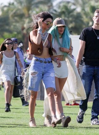 2015 Coachella, Haim Sisters, Bohemian Life, Coachella Music Festival, Music Festival Fashion, Music Festival Outfits, Festival Style, Kendall And Kylie Jenner, Walking Boots