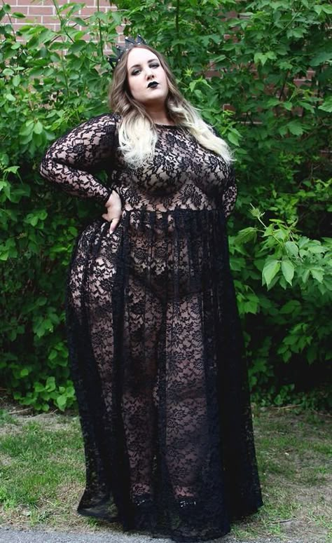 23 Plus Size Designers Who Personally Understand The Plus Size Shopping Struggle Dark Beauty Photography, Plus Size Halloween Costume, Dark Queen, Plus Size Designers, Beautiful Curves, Plus Size Shopping, Looks Style, Real Women, Wearing Dress