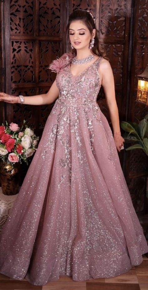 Latest Gown Designs Party Wear, Engagement Gowns Indian, Party Wear Short Dresses, Gown Hairstyle, Gown For Wedding Party, Party Wear Evening Gowns, Party Wear Western Dresses, Party Wear Long Gowns, Gown For Wedding