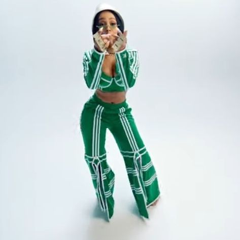 Doja Cat Casual Outfits, Doja Cat Juicy Outfits, Clawdeen Redesign, Juicy Doja Cat, Doja Cat Outfits Casual, Doja Cat Outfits, Dojo Cat, Icon Outfits, Belle Outfit