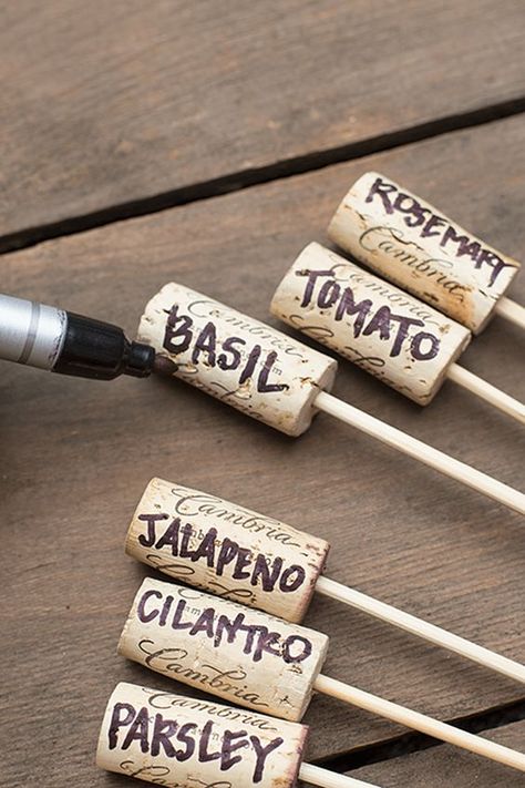 Garden Crafts Diy, Garden Markers, Wine Corks, Veggie Garden, Wine Cork, Garden Crafts, Raised Garden, Herb Garden, Garden Planning