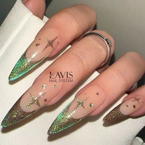 Ready for the Holidays: Get Festive with Cat Eye Gel Polish Nails – Lavis Nails Christmas Trendy Nails, Green New Years Nails, Festive Nails Indian, Wicked Nails Musical, Holiday Nails Designs, Green Nails Christmas, Nail Designs New Years, Cool Christmas Nails, Glitter Nails Designs