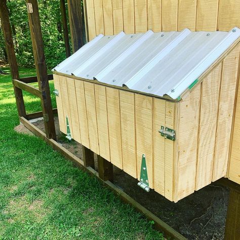 Nesting Boxes Outside Coop, External Nesting Boxes For Chickens, Plywood Nesting Boxes, Chicken Nesting Box Ideas Diy Hen House, Build Nesting Boxes, Nesting Box Plans, Chicken House Diy, Nesting Box Ideas, Barnyard Chickens